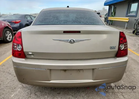 2008 Chrysler 300 Touring z USA, uszkodzony, nr VIN 2C3LA53G98H321675